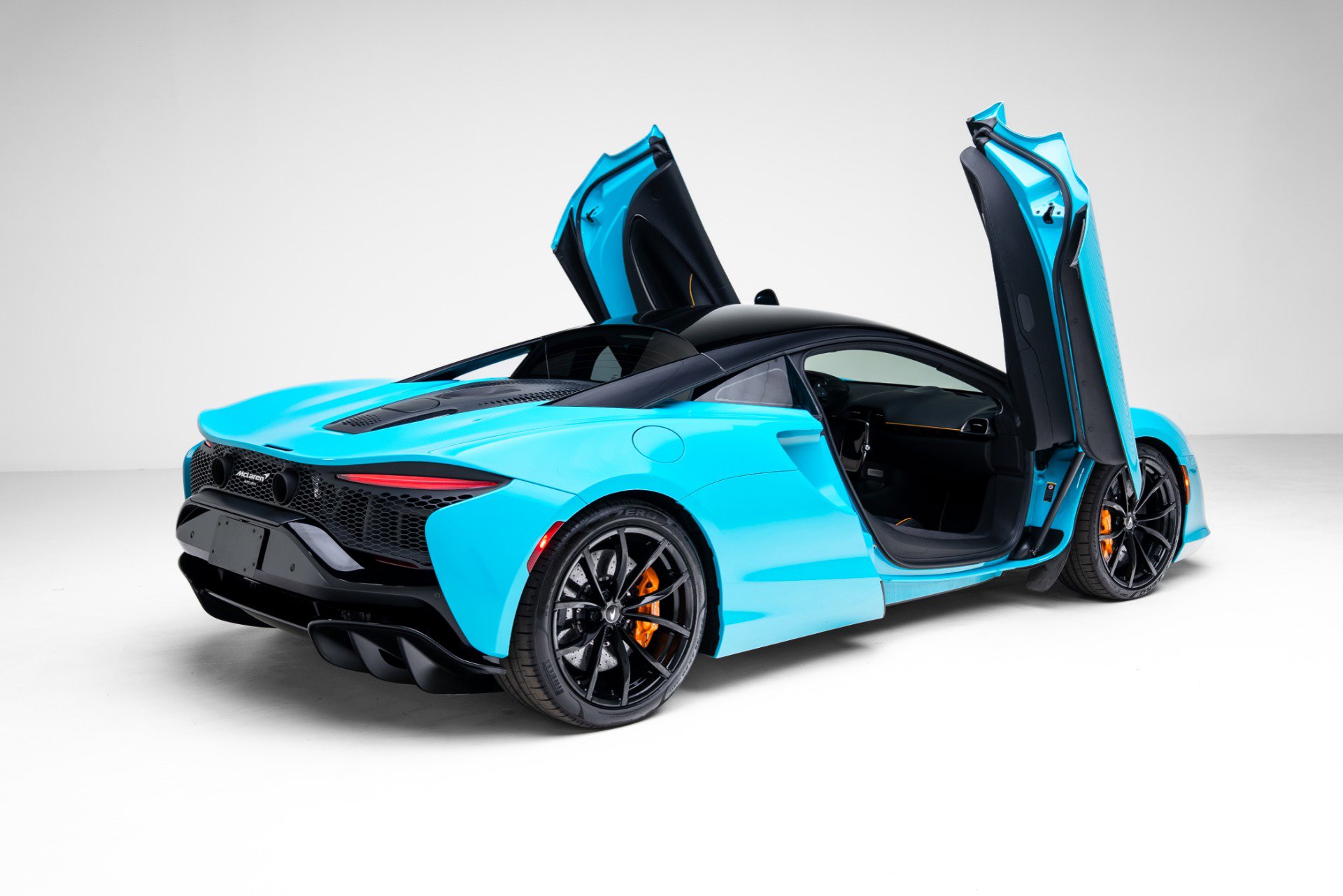 Used 2023 McLaren Artura image 41