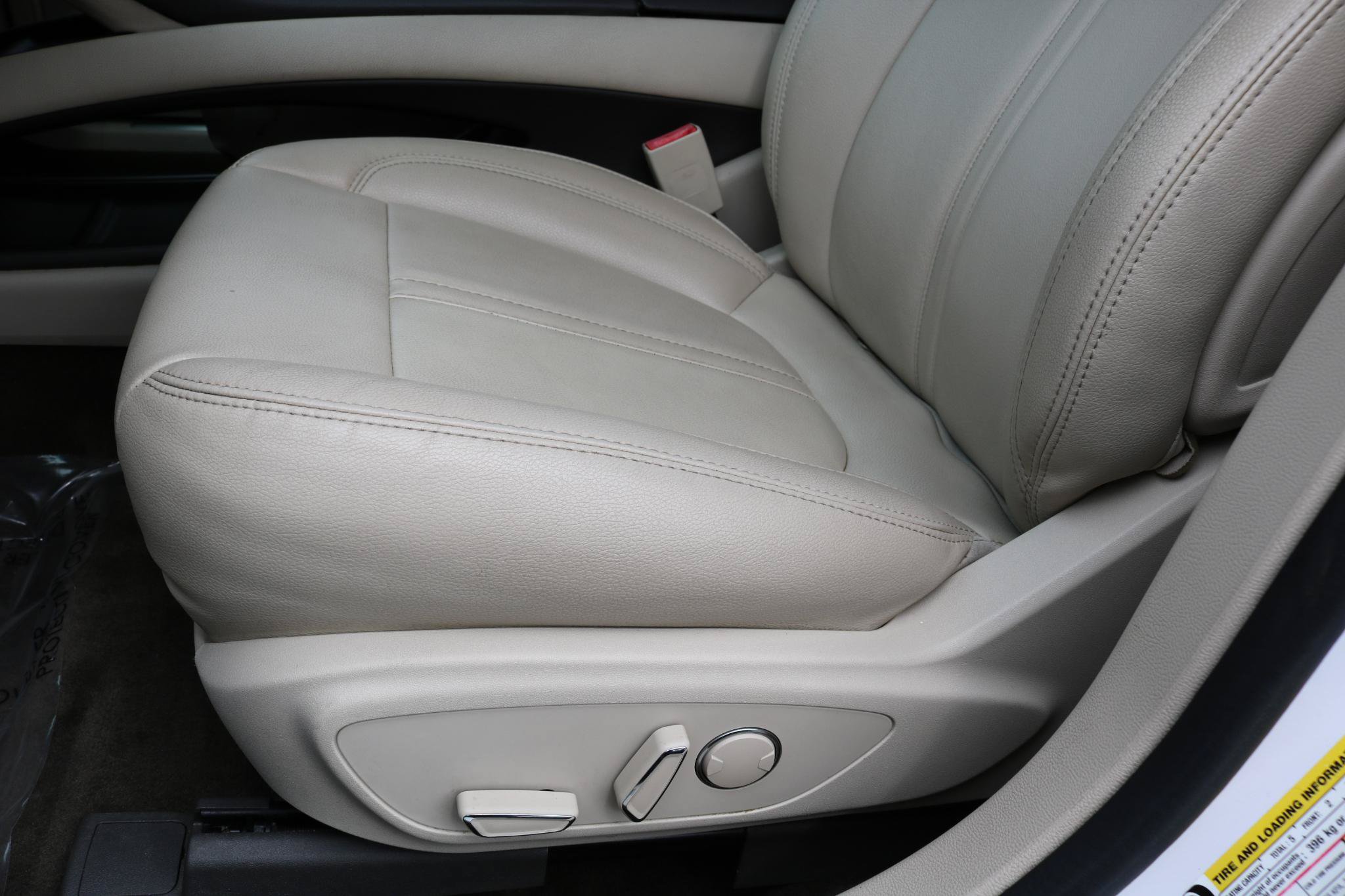 Used 2016 Lincoln MKZ FWD image 18