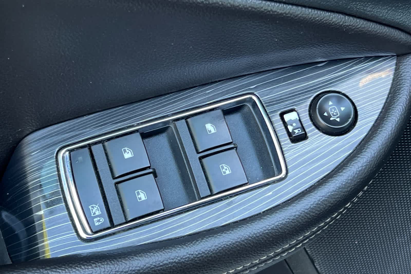 Used 2018 Chevrolet Impala Premier FWD image 13