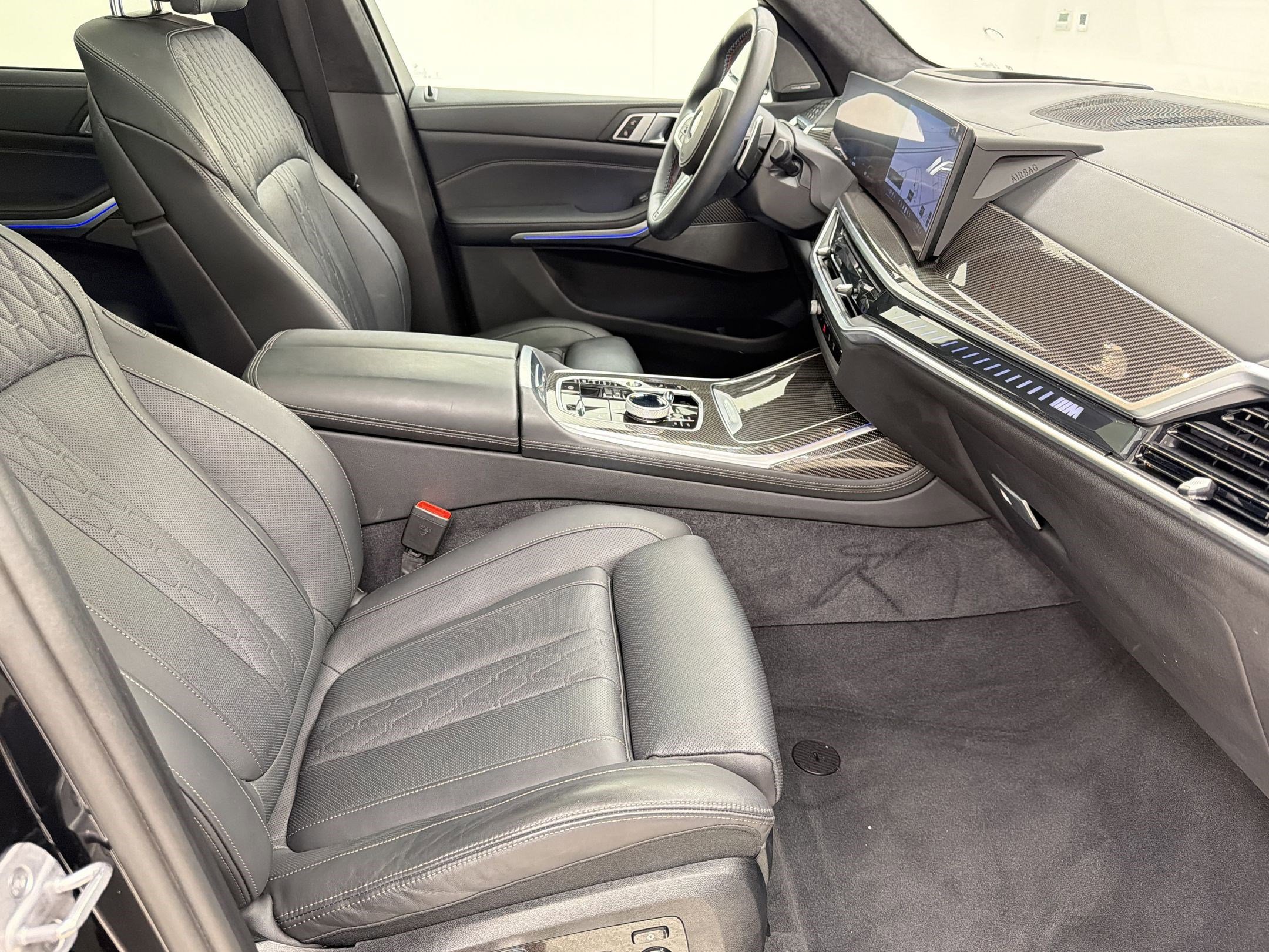 Certified 2025 BMW X7 M60i AWD/4WD image 30