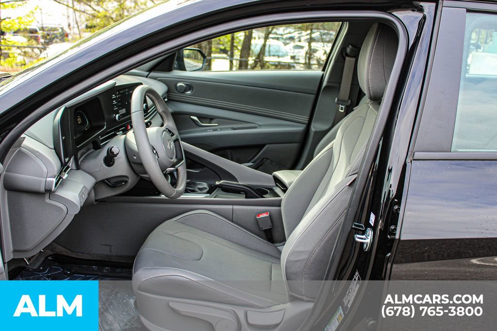 Used 2025 Hyundai Elantra Sport image 17