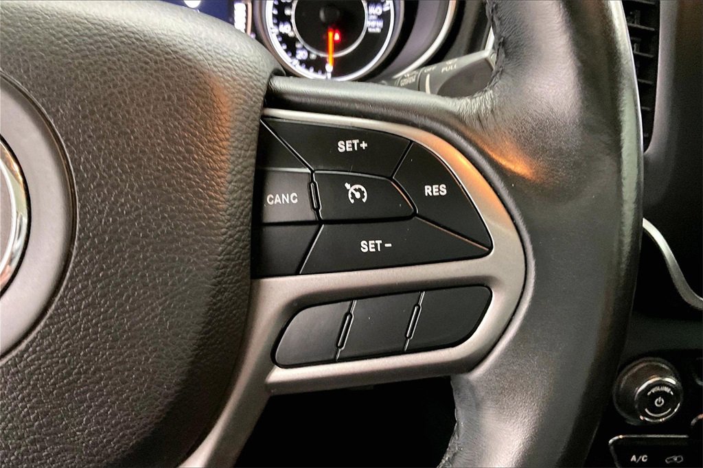 Used 2019 Jeep Cherokee Latitude Plus w/ Comfort/Convenience Group image 12