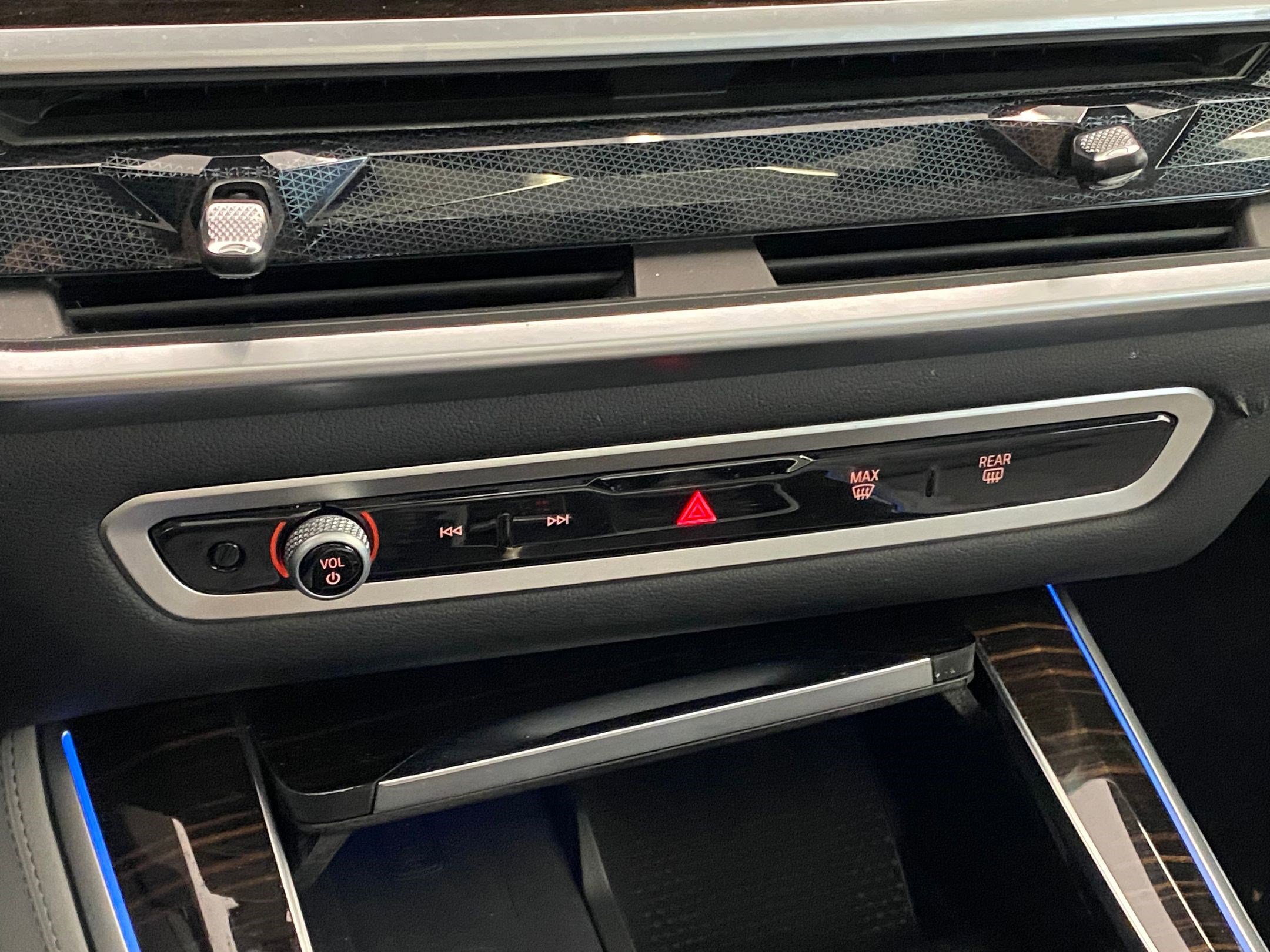 Used 2025 BMW X5 xDrive50e w/ Premium Package image 19