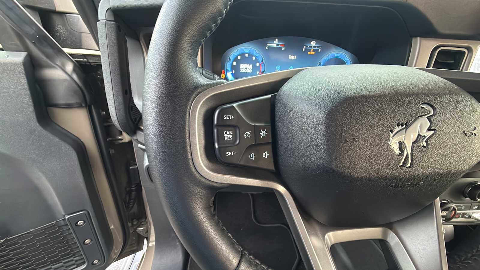 Used 2025 Ford Bronco Outer Banks image 28