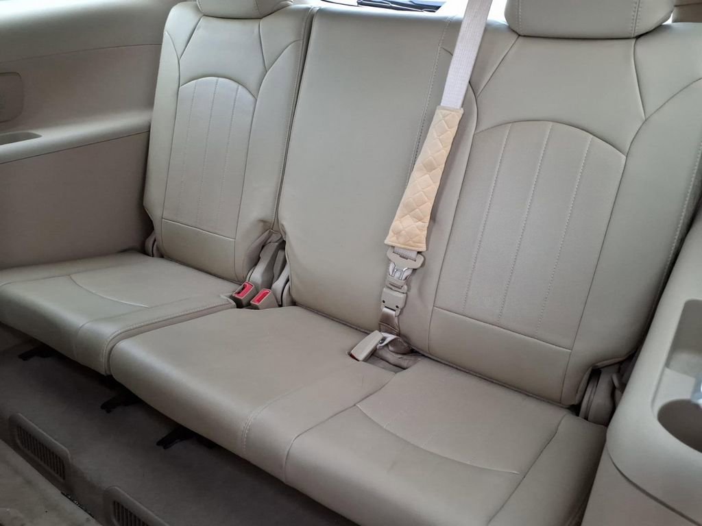 Used 2011 Buick Enclave CXL image 21