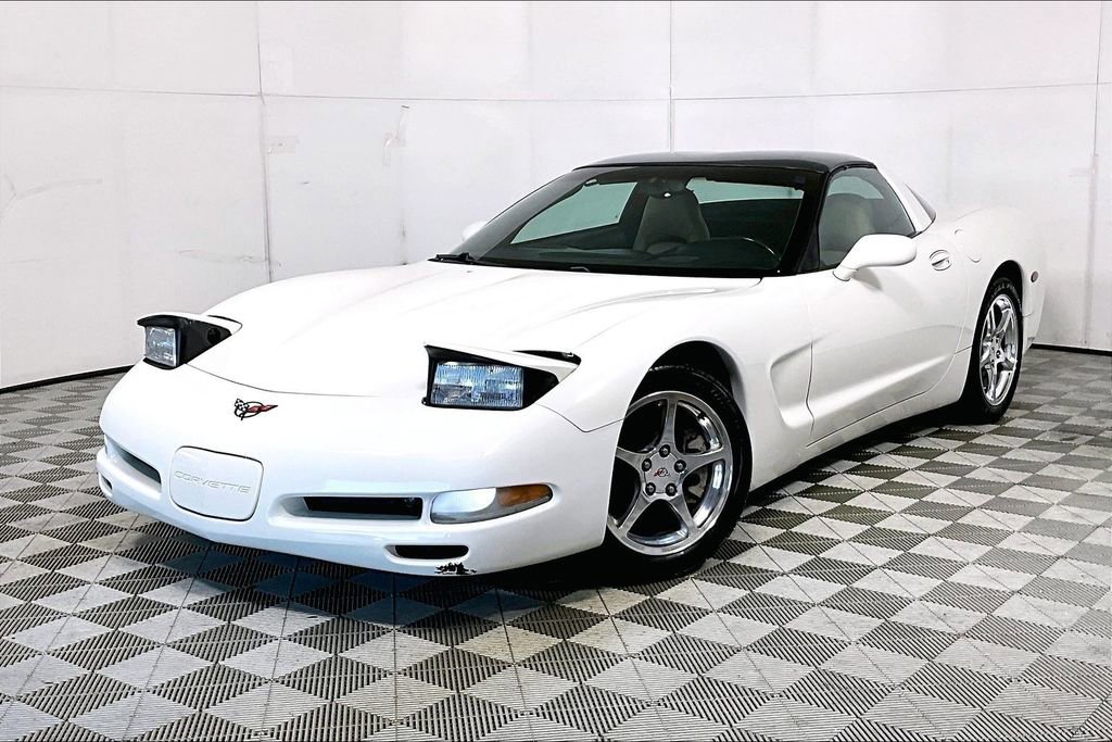 Used 2002 Chevrolet Corvette Coupe w/ Preferred Equipment Group2 image 2