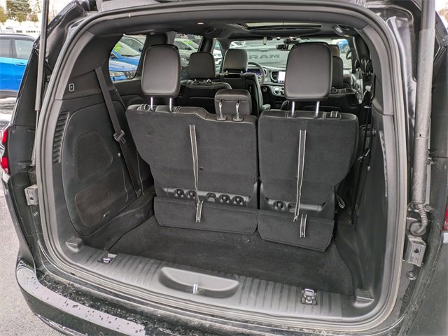 New 2025 Chrysler Pacifica Select w/ Uconnect Theater Family Group image 28