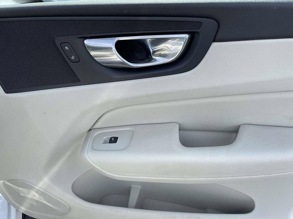 Used 2018 Volvo XC60 T5 Inscription w/ Convenience Package AWD/4WD image 9