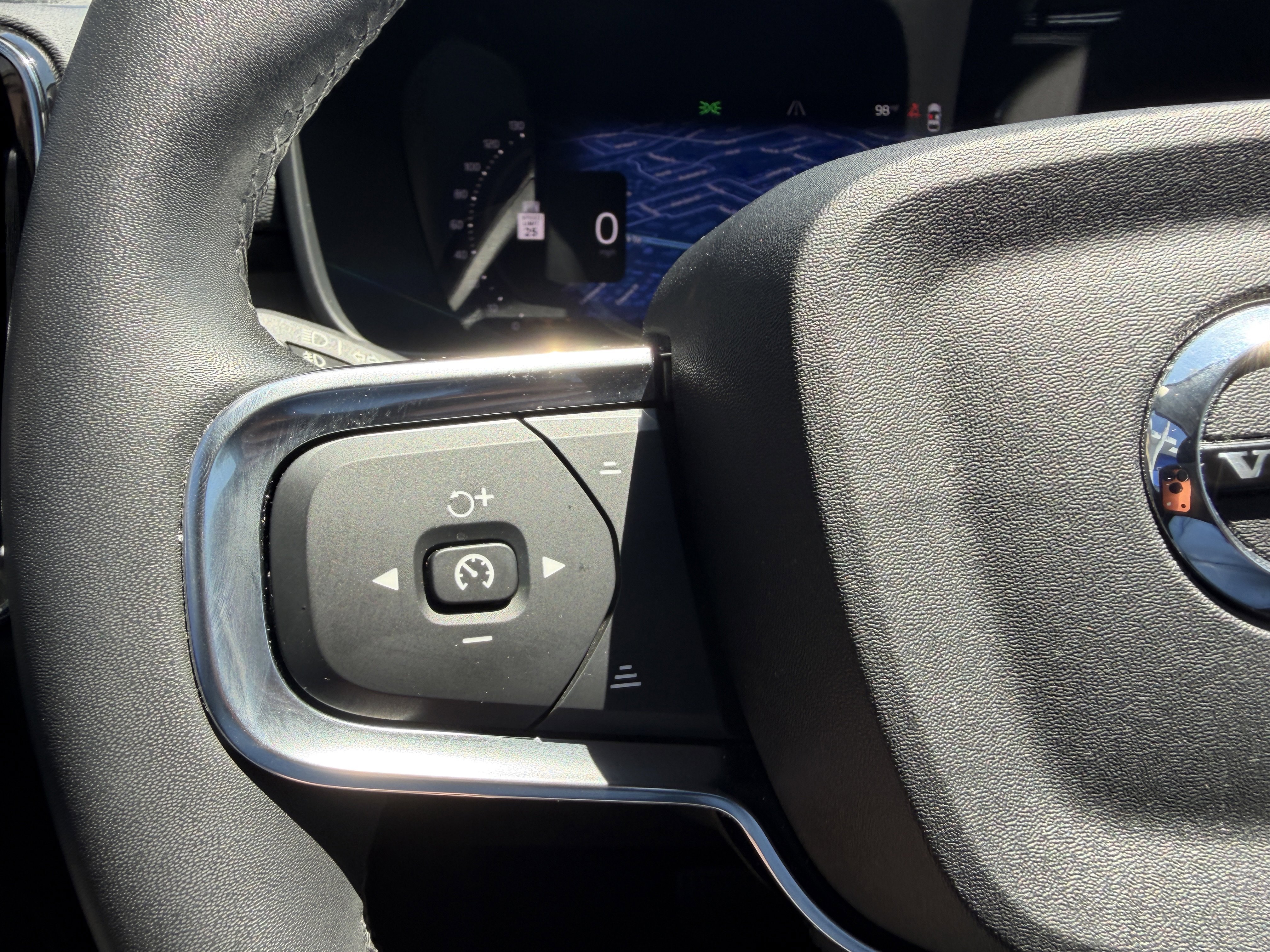 Certified 2023 Volvo XC40 B5 Plus w/ Driver Assist Package AWD/4WD image 30