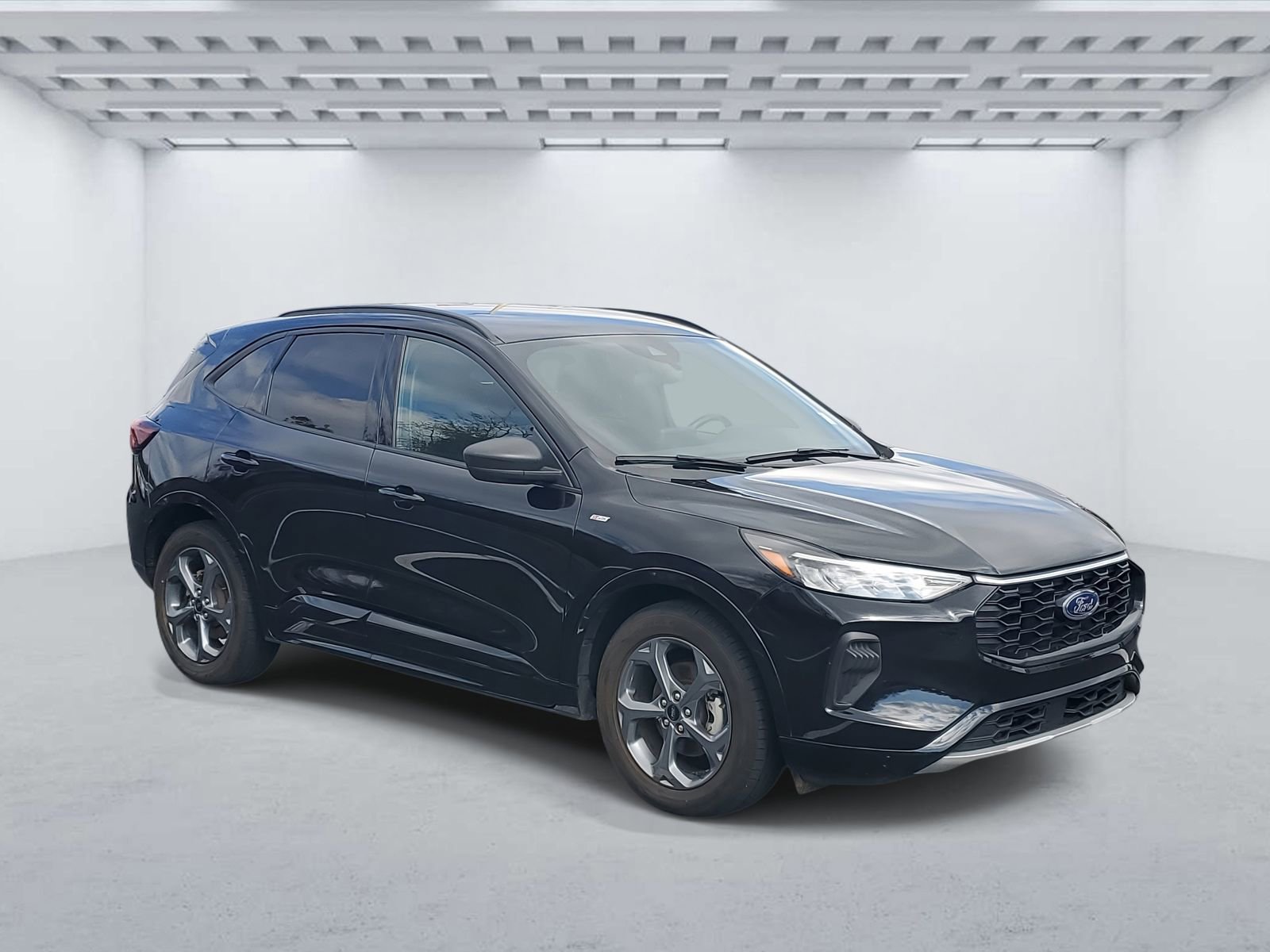 Used 2023 Ford Escape ST-Line image 1
