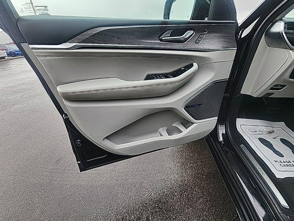 Used 2021 Jeep Grand Cherokee L Overland w/ Luxury Tech Group IV image 13