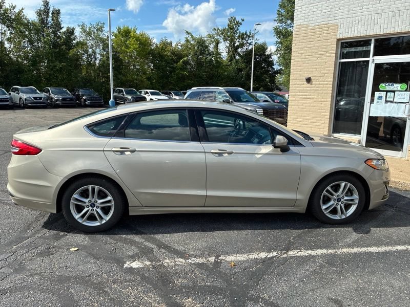 Used 2018 Ford Fusion SE w/ Fusion SE Technology Package FWD image 6