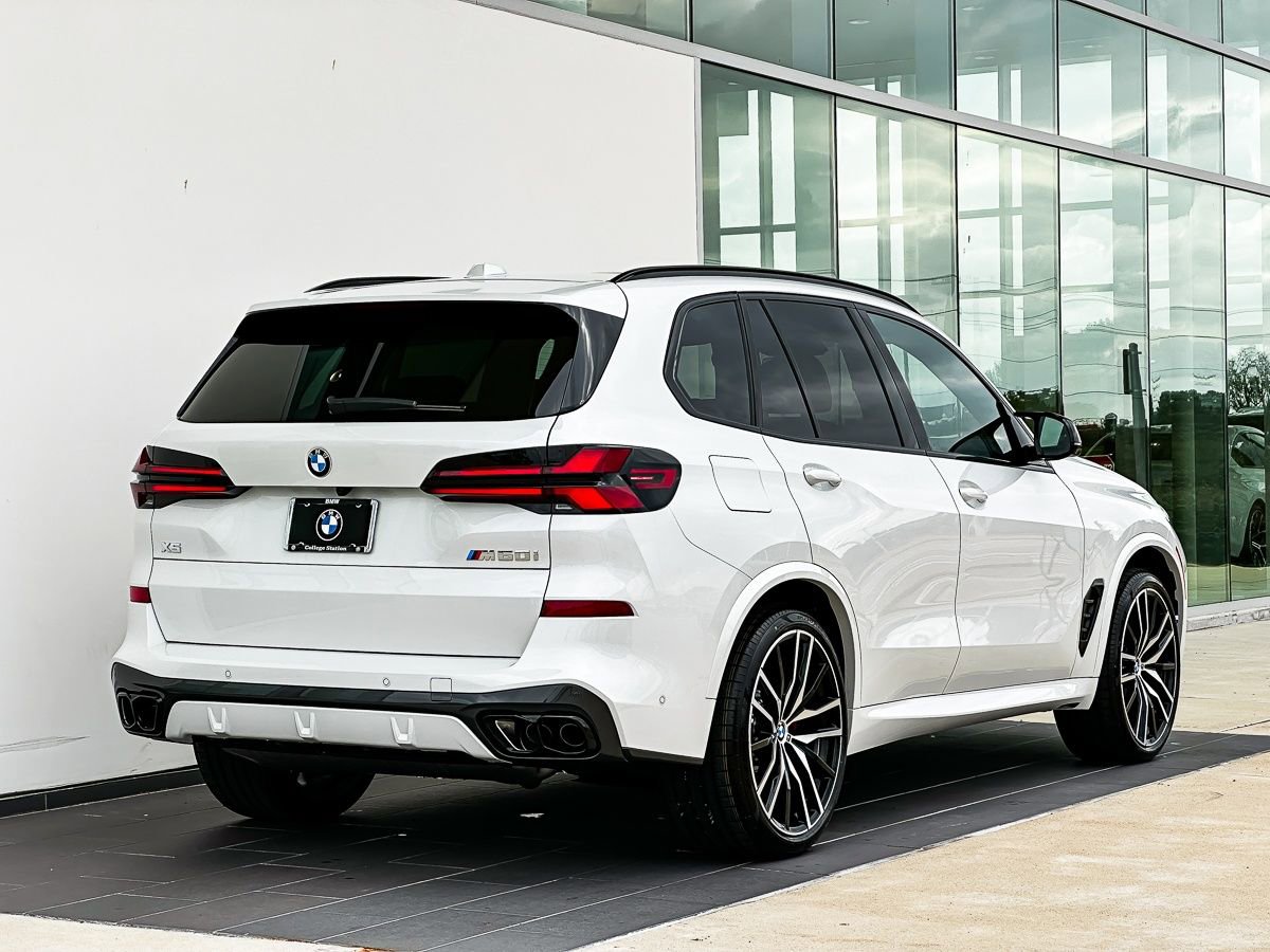 New 2026 BMW X5 M60i image 4
