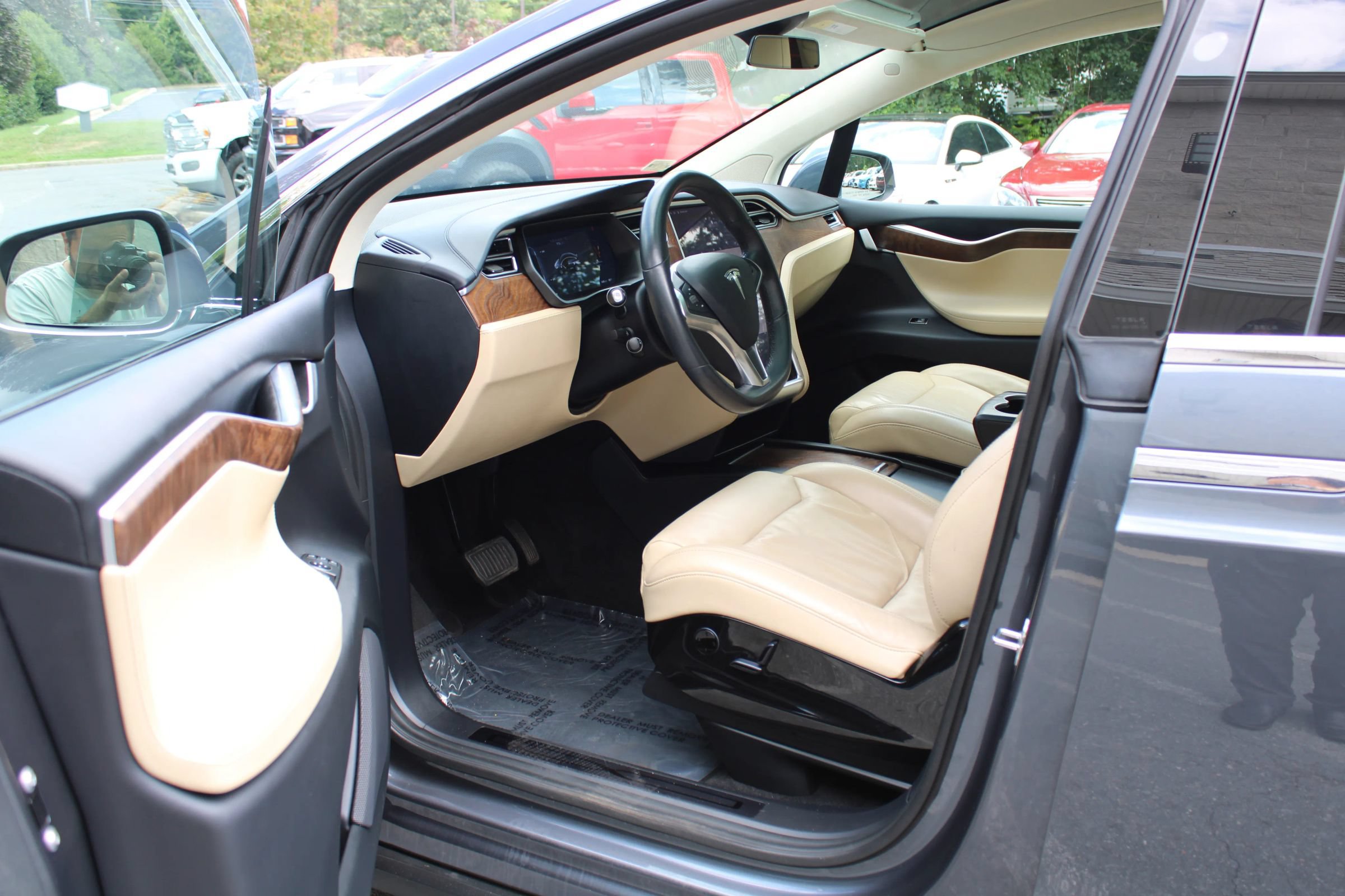 Used 2017 Tesla Model X 75D AWD/4WD image 23