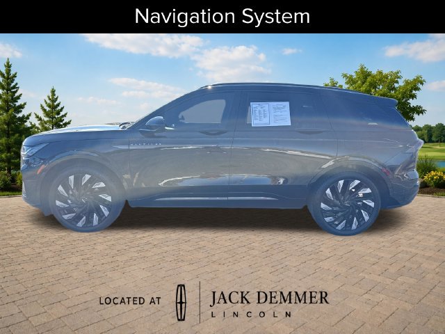 Used 2024 Lincoln Nautilus Reserve w/ Equipment Group 202A AWD/4WD image 4