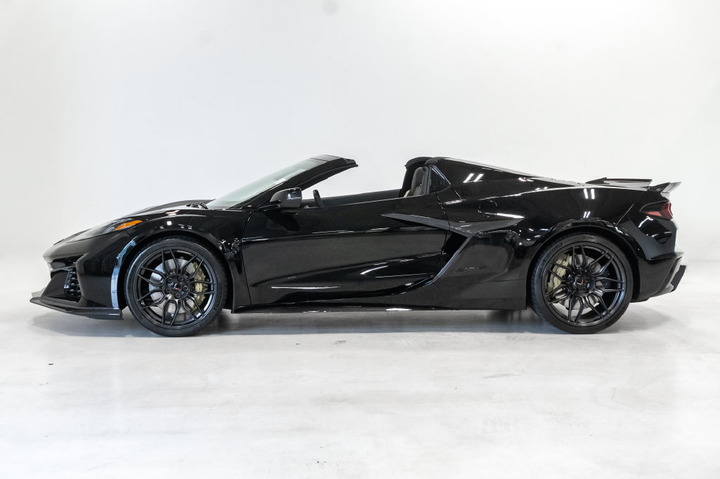 Used 2023 Chevrolet Corvette Z06 w/ Stealth Interior Trim Package RWD image 28