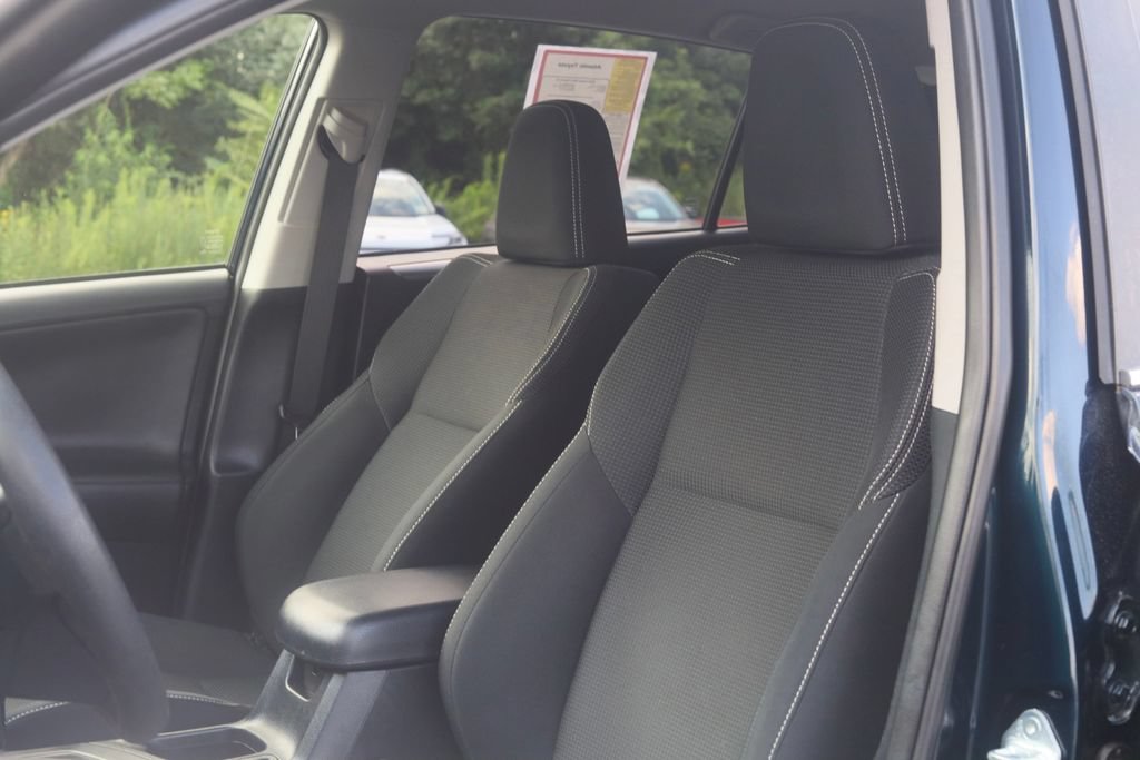 Certified 2018 Toyota RAV4 LE AWD/4WD image 29