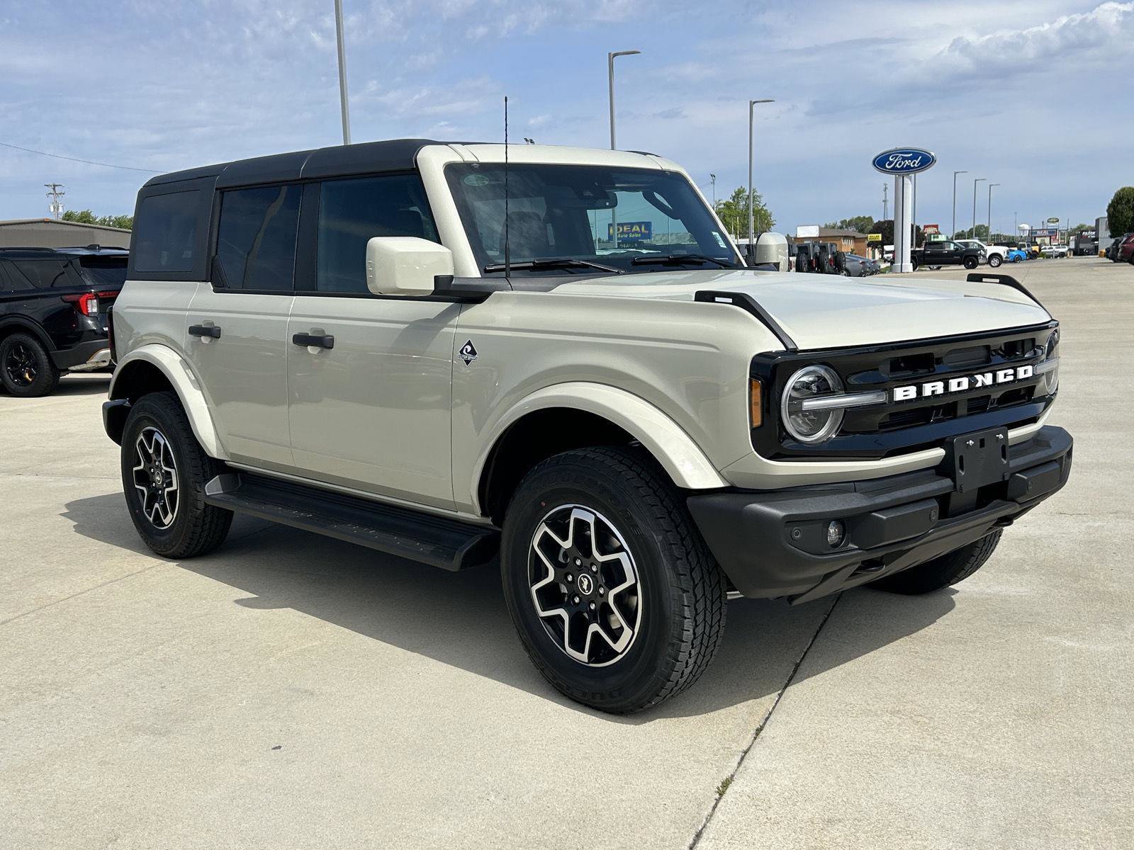 New 2026 Ford Bronco Outer Banks AWD/4WD image 2