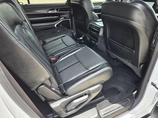 Used 2023 Jeep Wagoneer L Series II AWD/4WD image 26