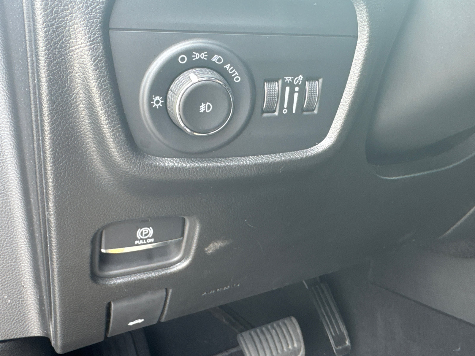 Certified 2025 Jeep Grand Cherokee L Overland w/ Advanced Protech Group III AWD/4WD image 40