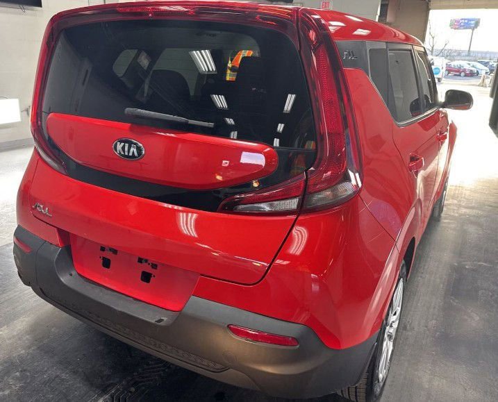Used 2021 Kia Soul LX image 2