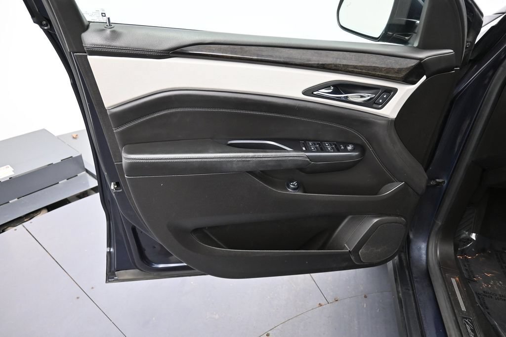 Used 2016 Cadillac SRX Luxury AWD/4WD image 9