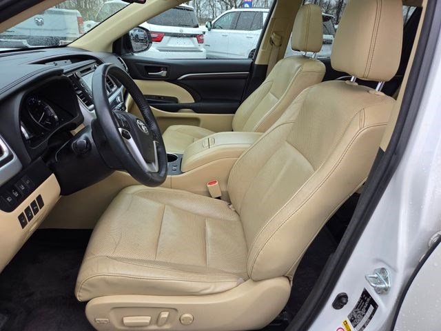 Used 2016 Toyota Highlander Limited Platinum image 2