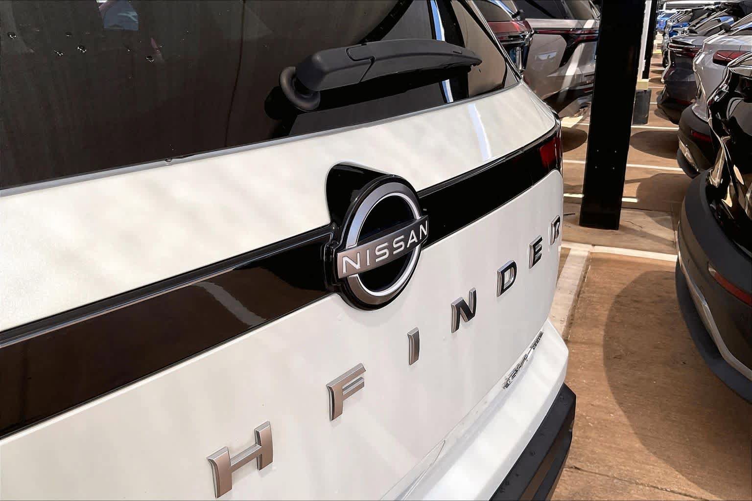 Used 2024 Nissan Pathfinder SV w/ Cargo Package AWD/4WD image 30