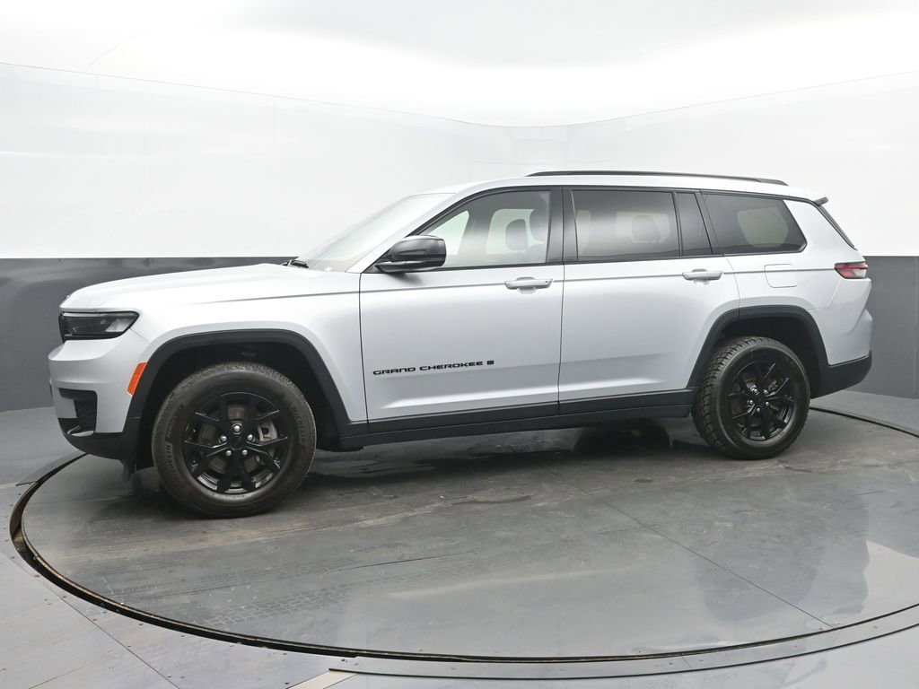 Used 2024 Jeep Grand Cherokee L Laredo AWD/4WD image 2