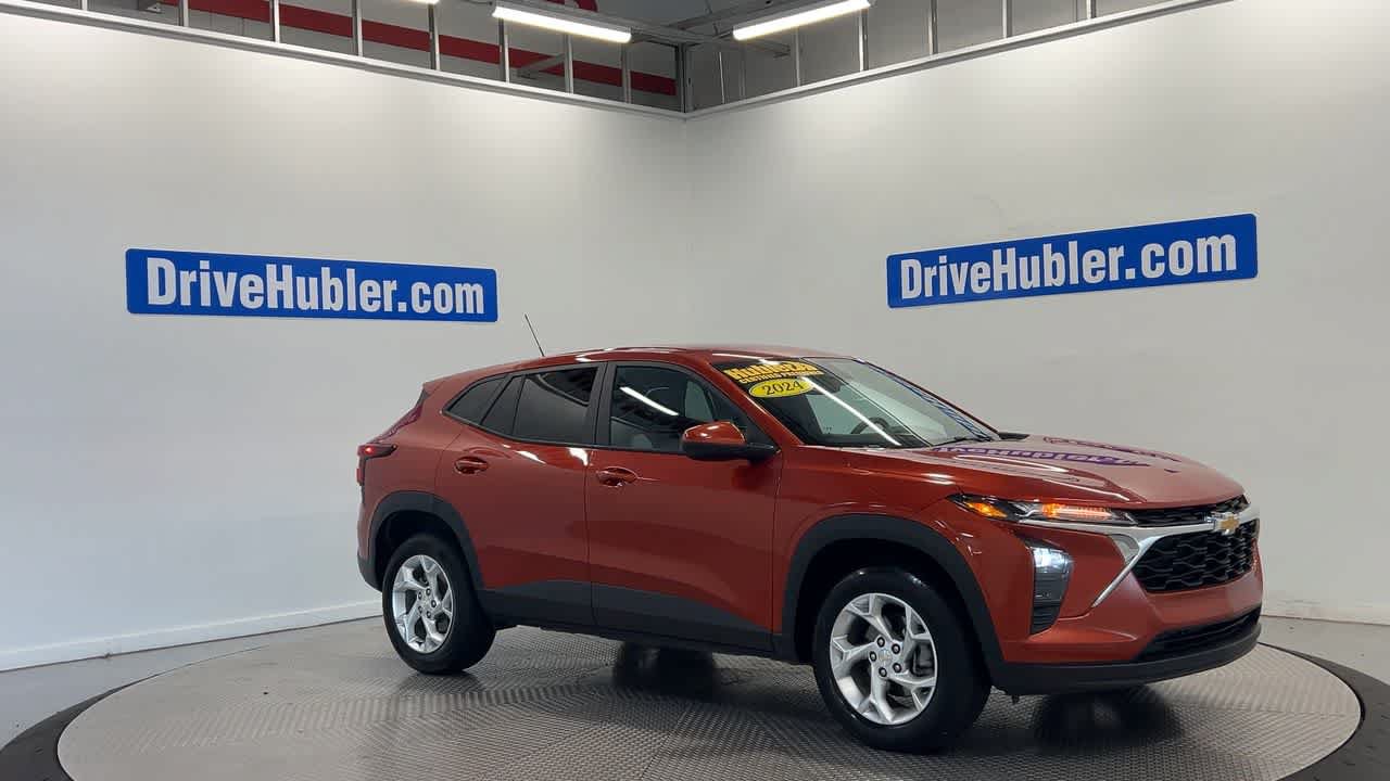 Used 2024 Chevrolet Trax LS w/ LS Convenience Package FWD image 4