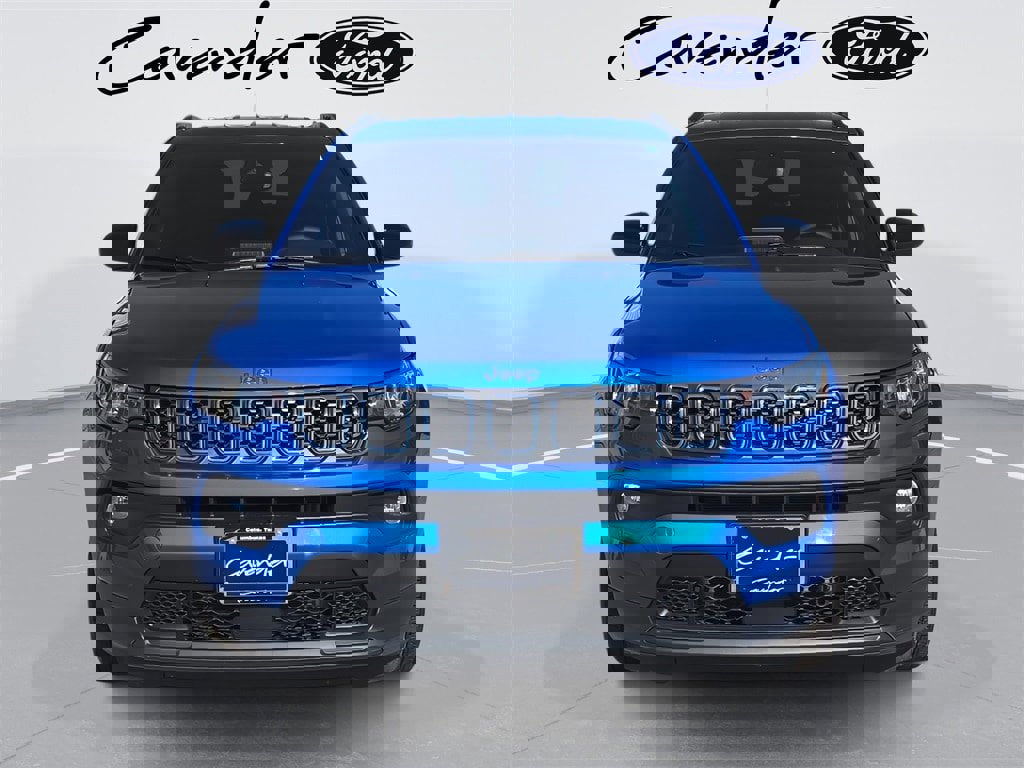 Used 2025 Jeep Compass Latitude image 2