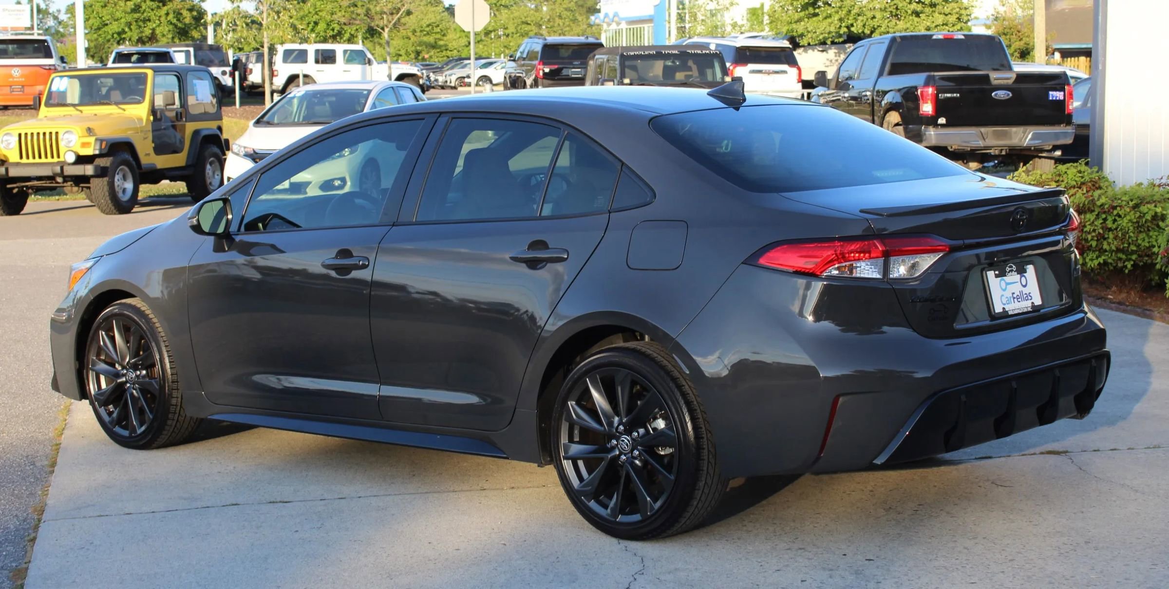 Used 2024 Toyota Corolla SE FWD image 3