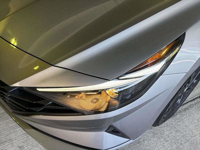 Used 2023 Hyundai Elantra SEL w/ Preferred Accessory Package FWD image 10