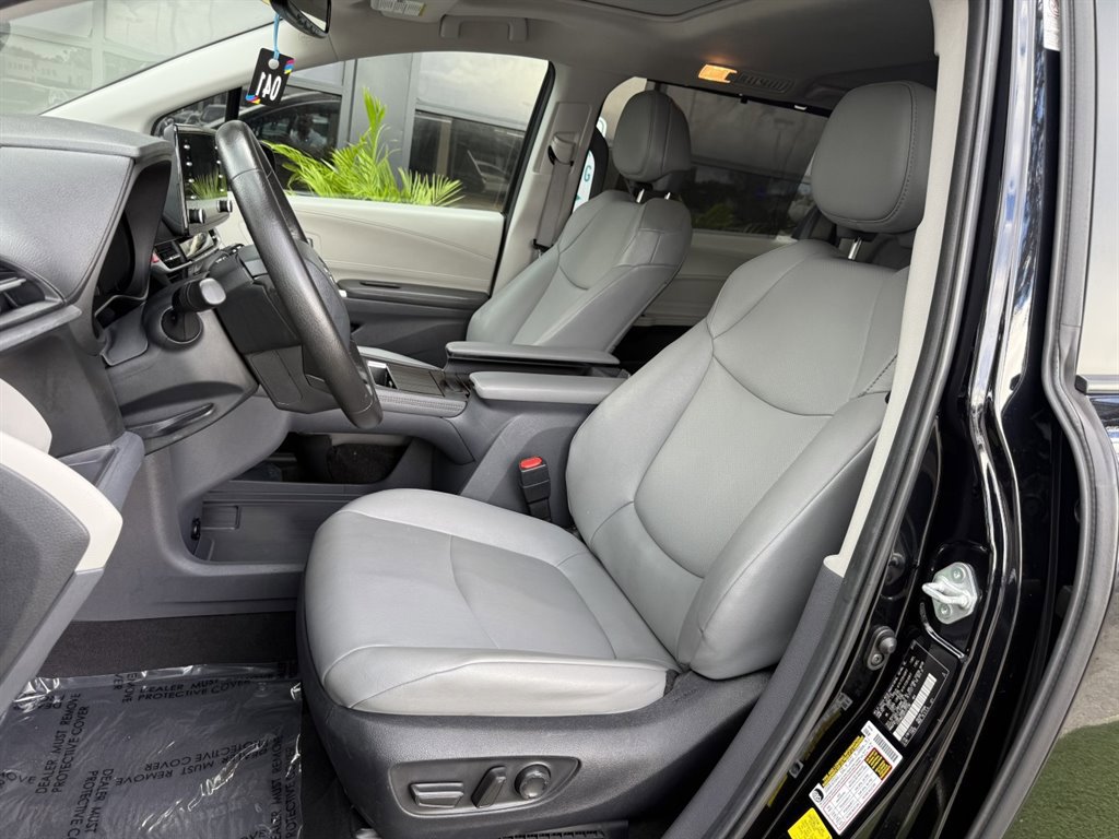 Used 2023 Toyota Sienna XLE image 14