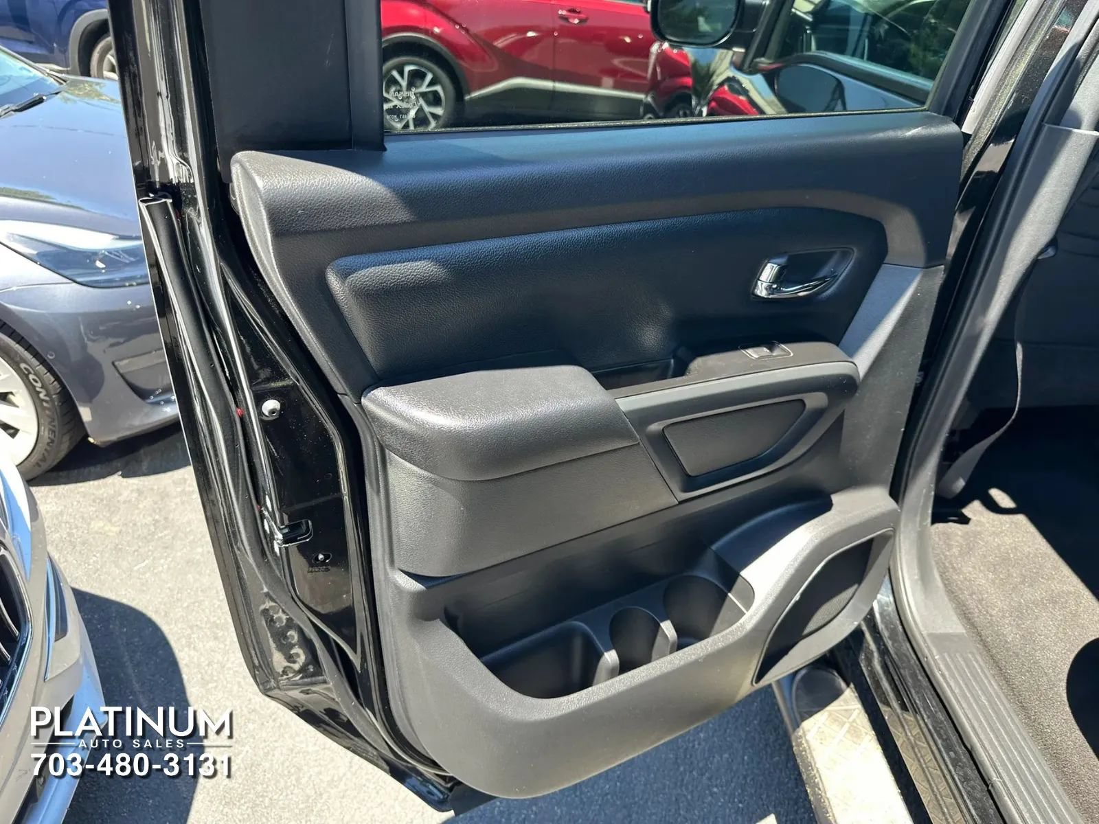 Used 2018 Nissan Titan SV w/ SV Convenience Package AWD/4WD image 18
