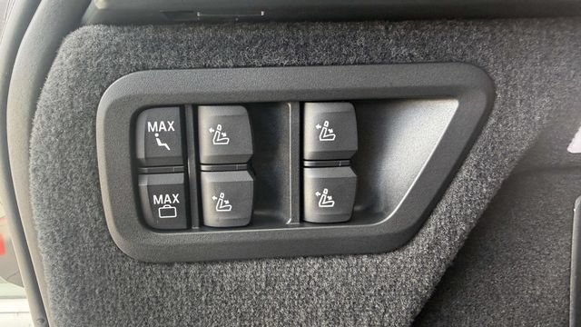 Used 2024 BMW X7 xDrive40i w/ M Sport Package AWD/4WD image 60