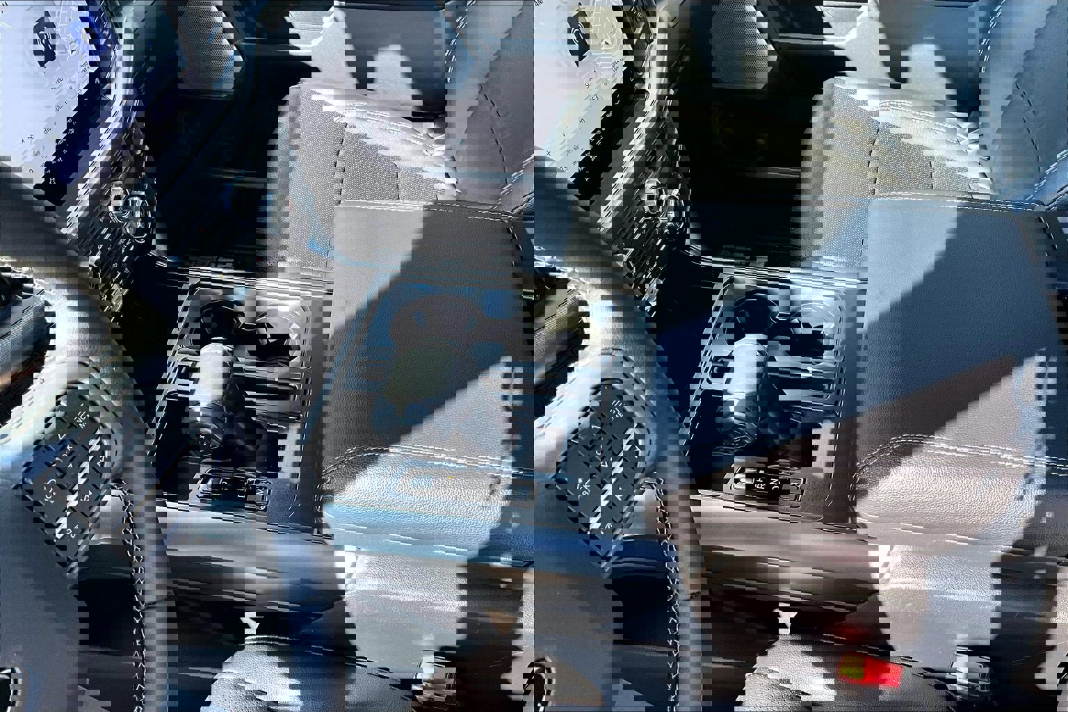 Used 2025 Ford F150 Lariat w/ Equipment Group 502A High image 15