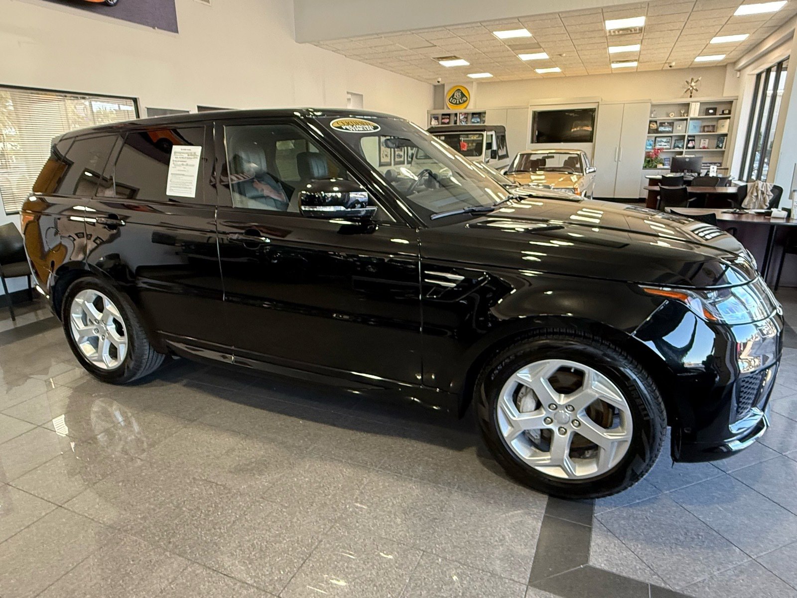 Used 2020 Land Rover Range Rover Sport HSE image 6