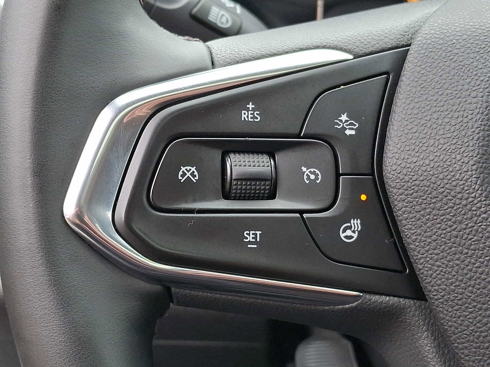 Used 2025 Chevrolet Trax ACTIV w/ Sunroof Package image 18