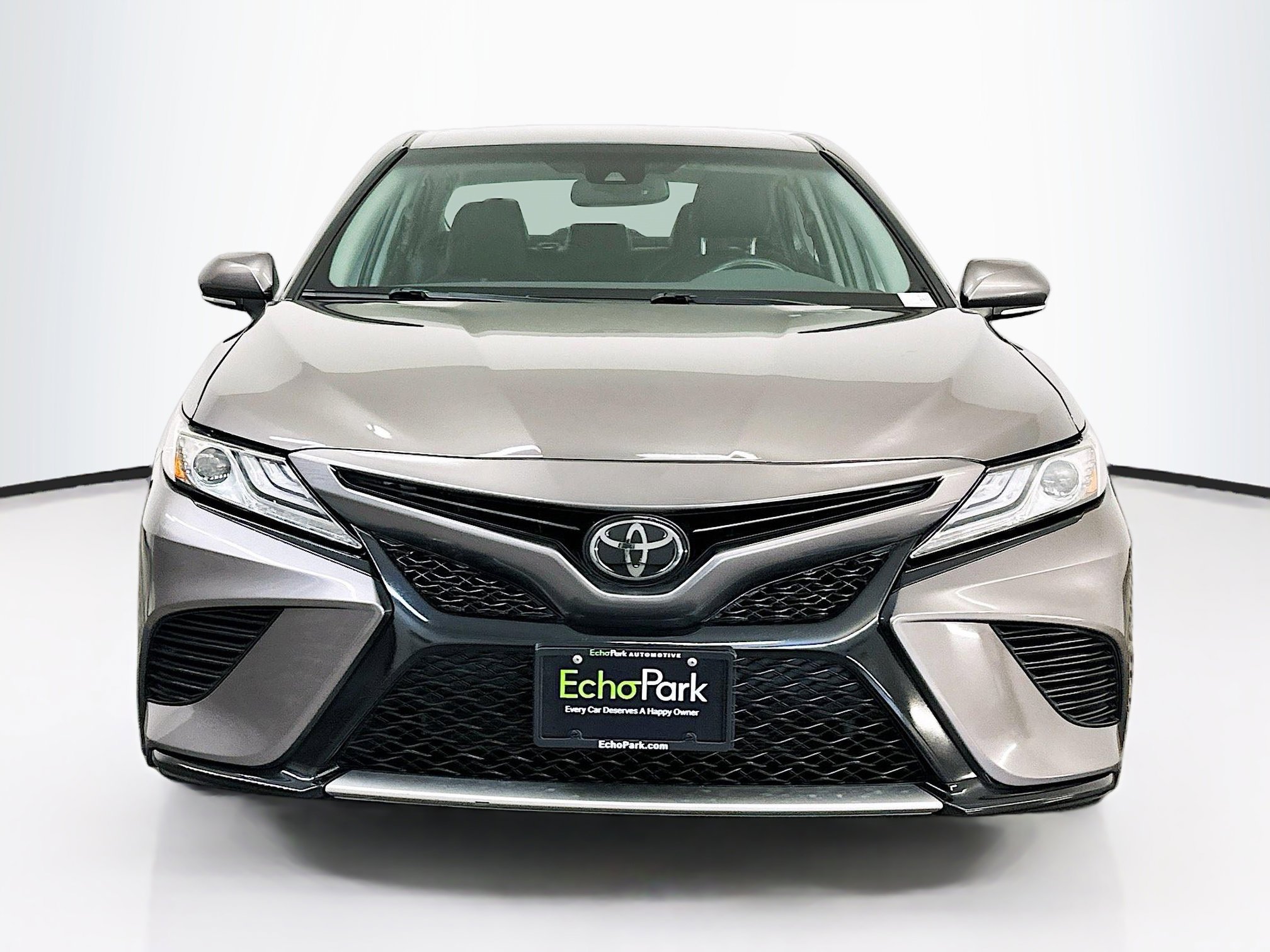 Used 2019 Toyota Camry XSE FWD image 2