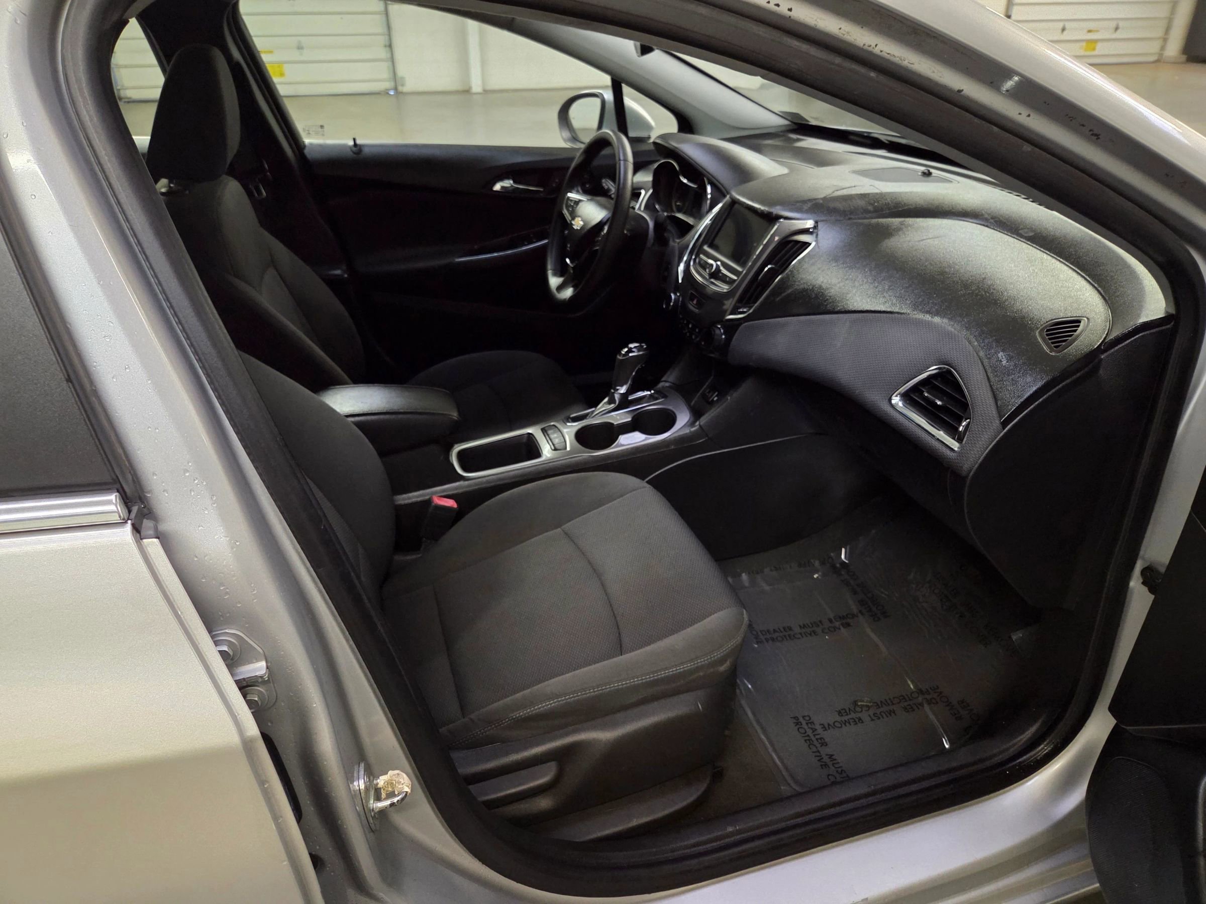 Used 2019 Chevrolet Cruze LT w/ Convenience Package FWD image 31