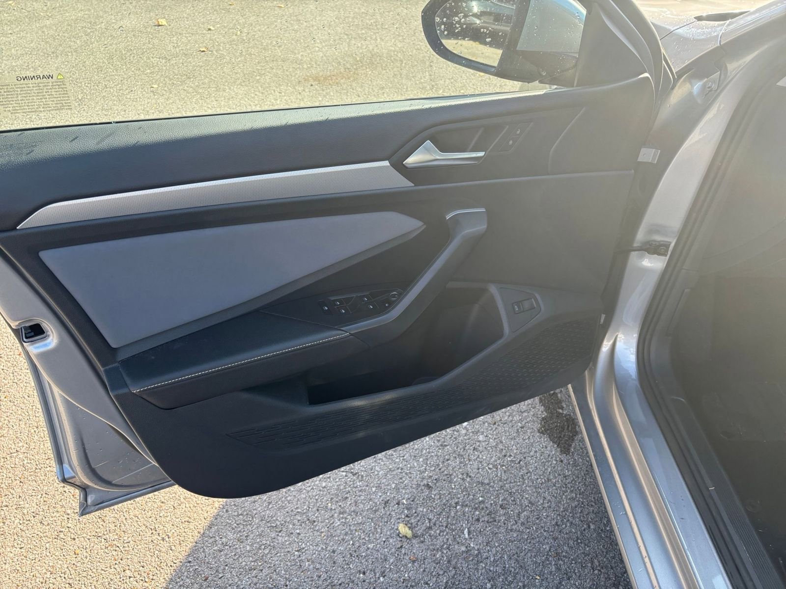 Used 2025 Volkswagen Jetta SE image 20