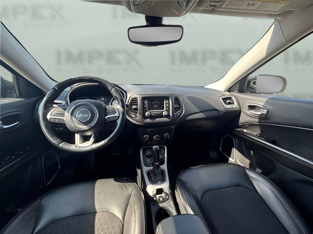 Used 2018 Jeep Compass Latitude w/ Cold Weather Group AWD/4WD image 9