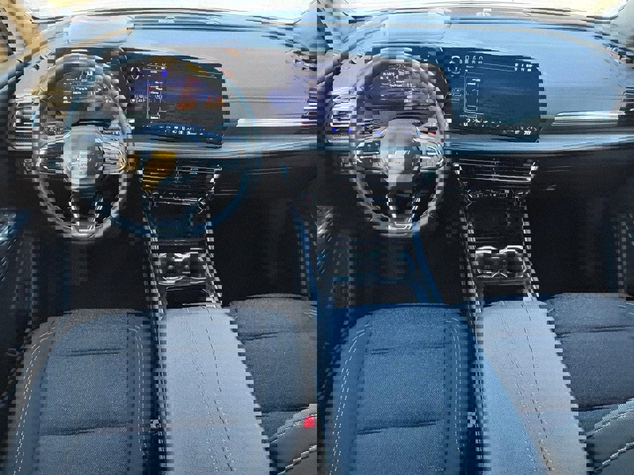 Used 2025 Chevrolet Traverse LT image 12