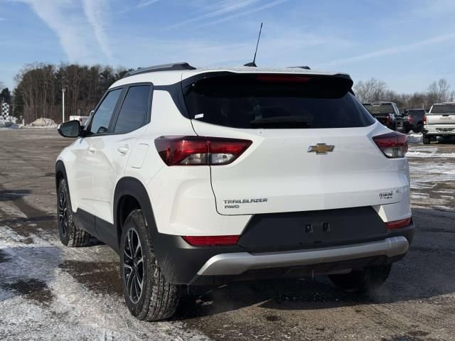 Used 2025 Chevrolet TrailBlazer LT AWD/4WD image 6