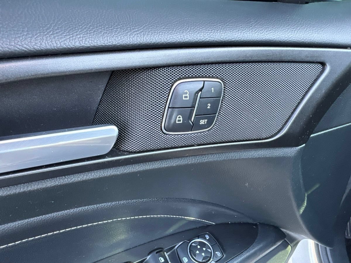 Used 2017 Ford Fusion Titanium AWD/4WD image 15