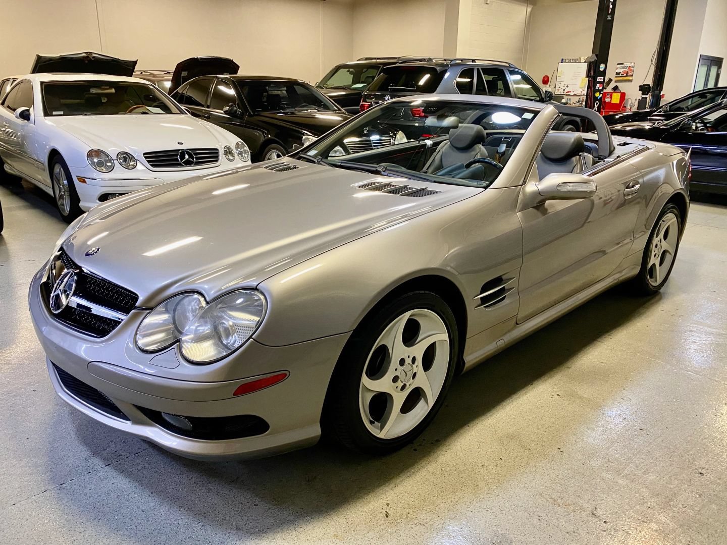 Used 2005 Mercedes-Benz SL 500 image 2