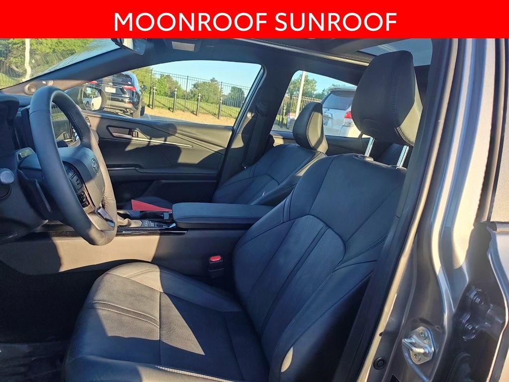 Used 2025 Toyota Camry XSE FWD image 6