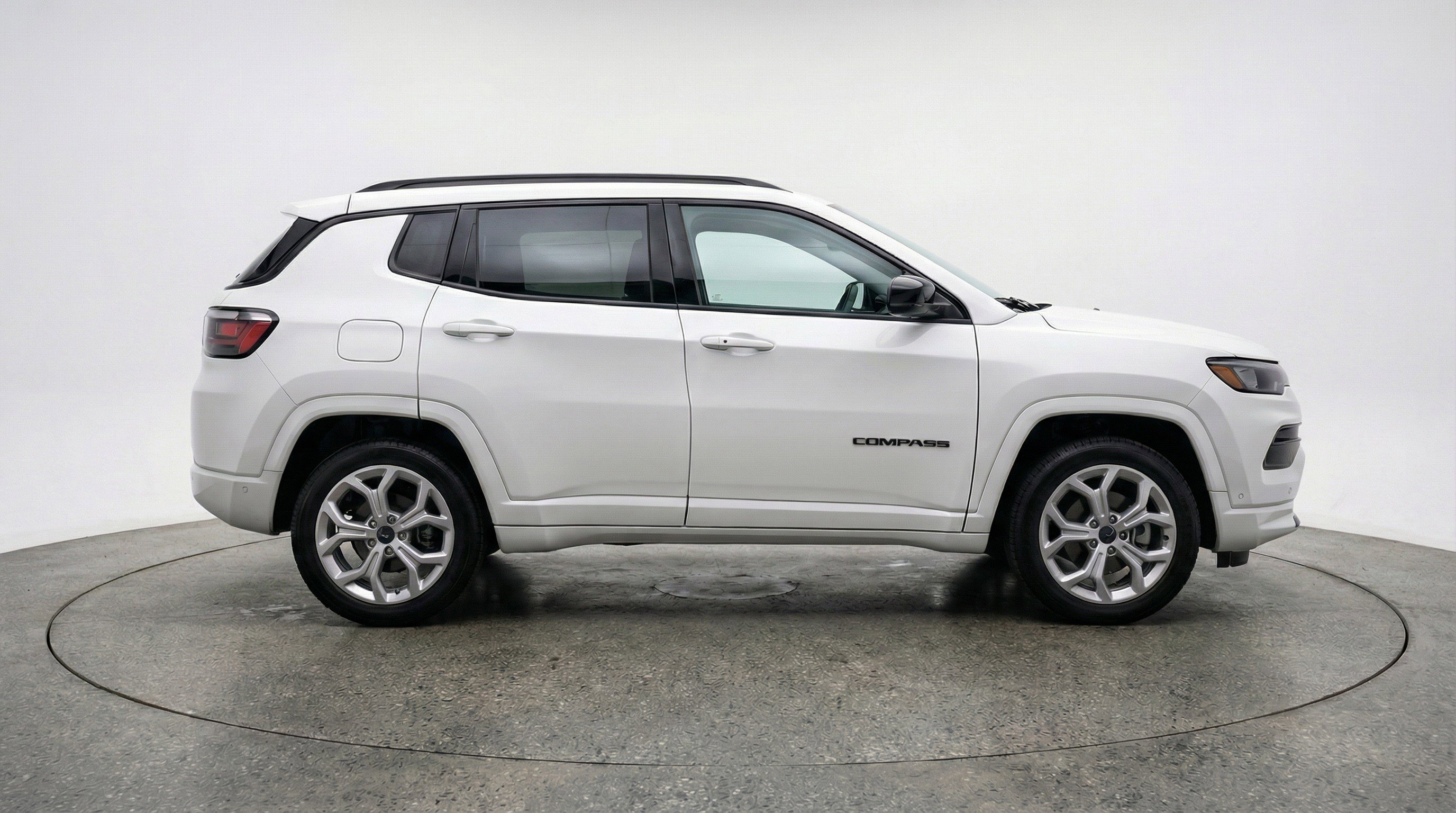 Used 2025 Jeep Compass Latitude AWD/4WD image 11