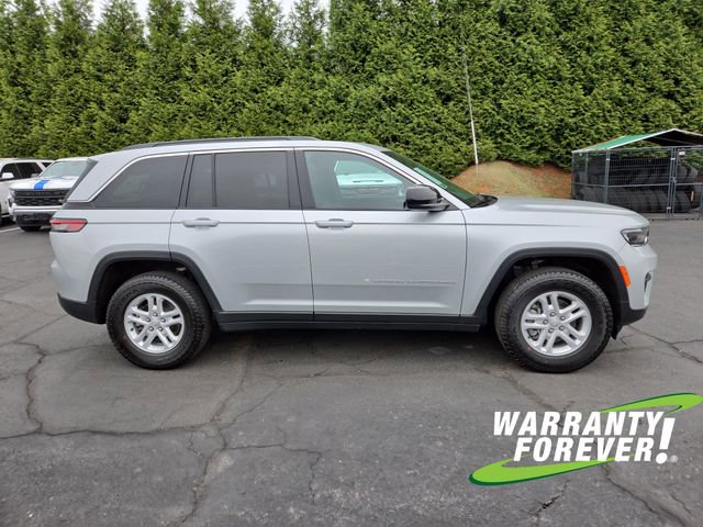 Used 2024 Jeep Grand Cherokee Laredo w/ Luxury Tech Group I AWD/4WD image 8